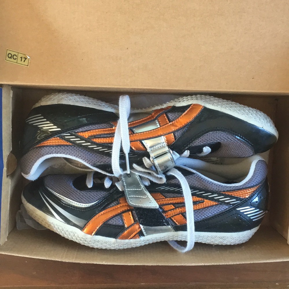 Track spike shoes